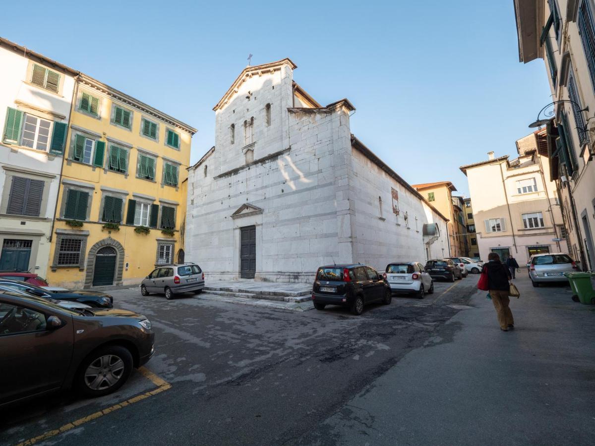 Luxury - Elegante Appartamento Nel Cuore Di Lucca Kültér fotó