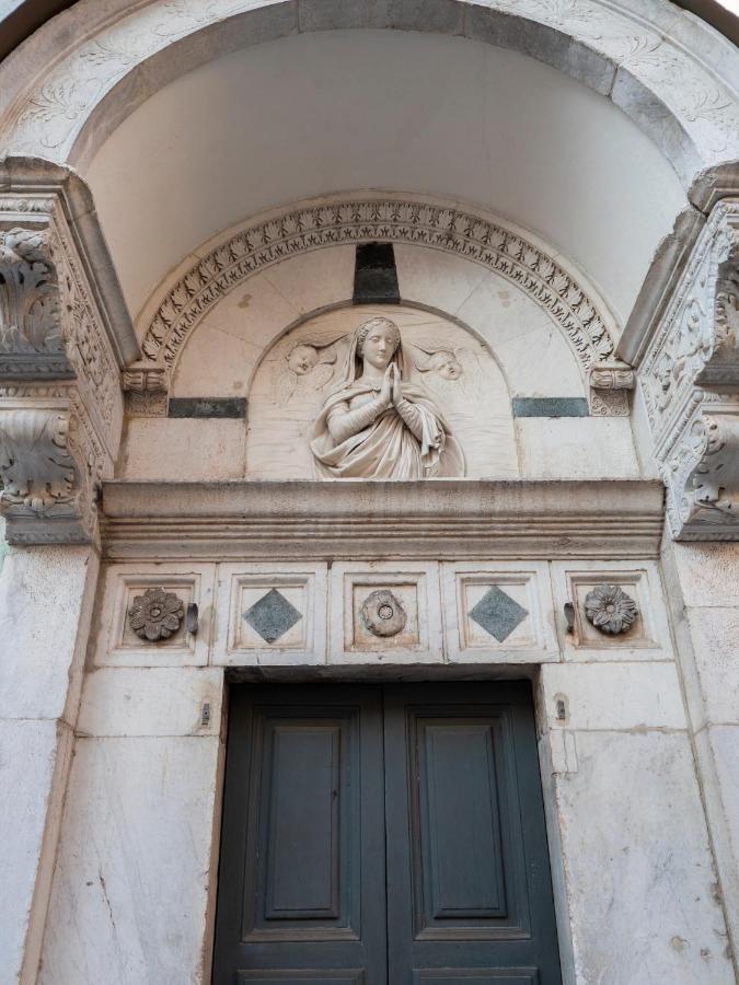 Luxury - Elegante Appartamento Nel Cuore Di Lucca Kültér fotó