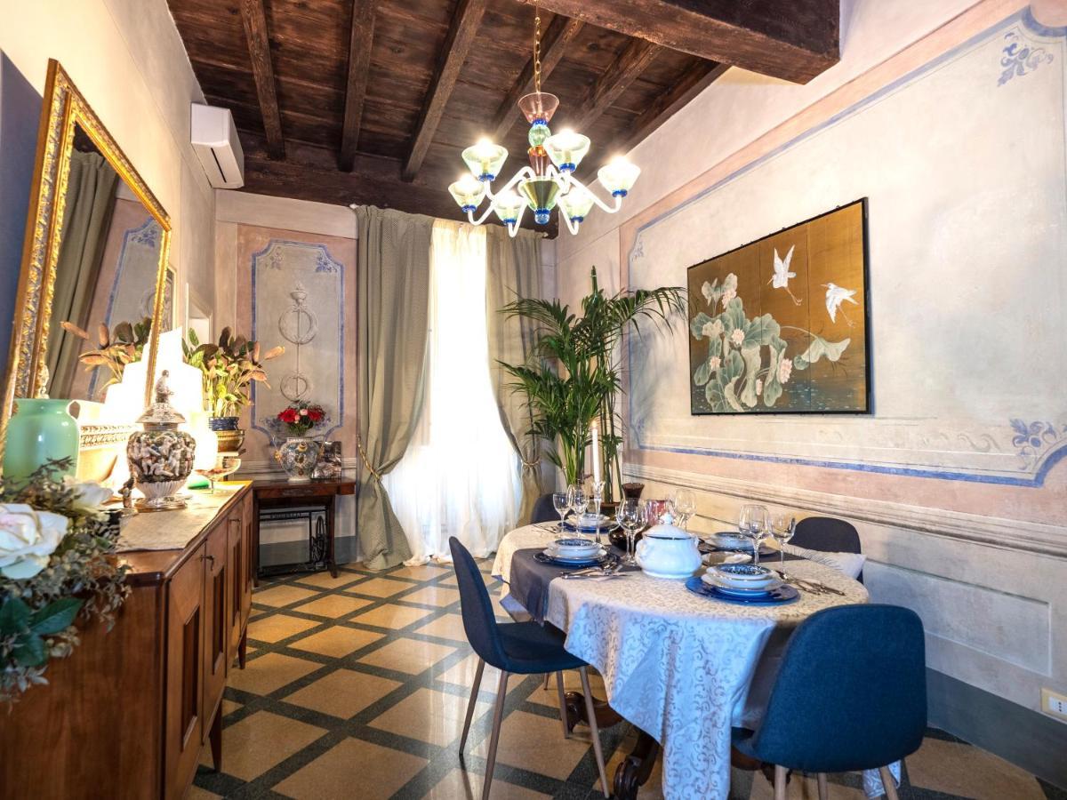 Luxury - Elegante Appartamento Nel Cuore Di Lucca Kültér fotó