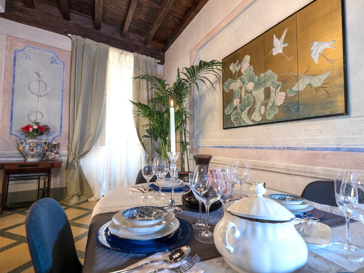 Luxury - Elegante Appartamento Nel Cuore Di Lucca Kültér fotó