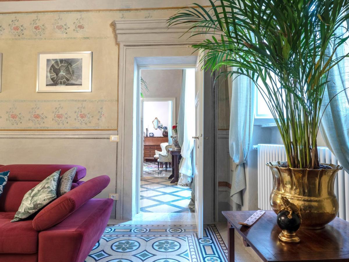 Luxury - Elegante Appartamento Nel Cuore Di Lucca Kültér fotó