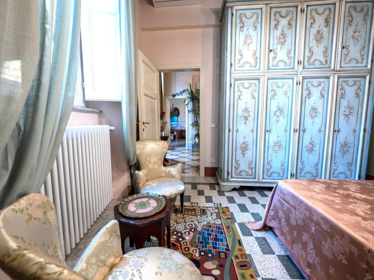 Luxury - Elegante Appartamento Nel Cuore Di Lucca Kültér fotó