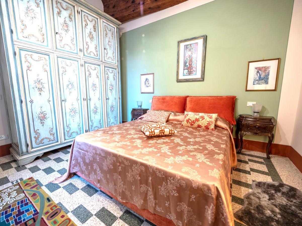 Luxury - Elegante Appartamento Nel Cuore Di Lucca Kültér fotó