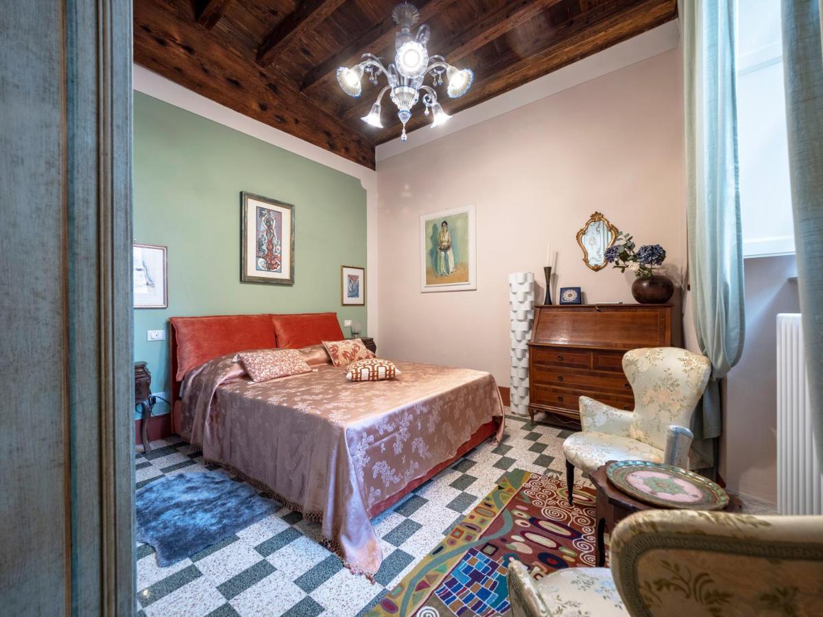 Luxury - Elegante Appartamento Nel Cuore Di Lucca Kültér fotó